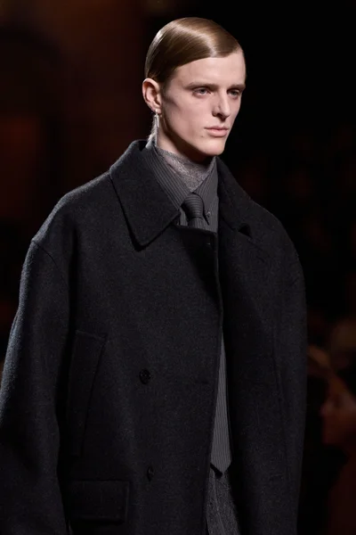 Look 19